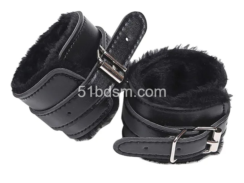 BDSM玩具，皮革玩具
BDSM玩具选择，手铐